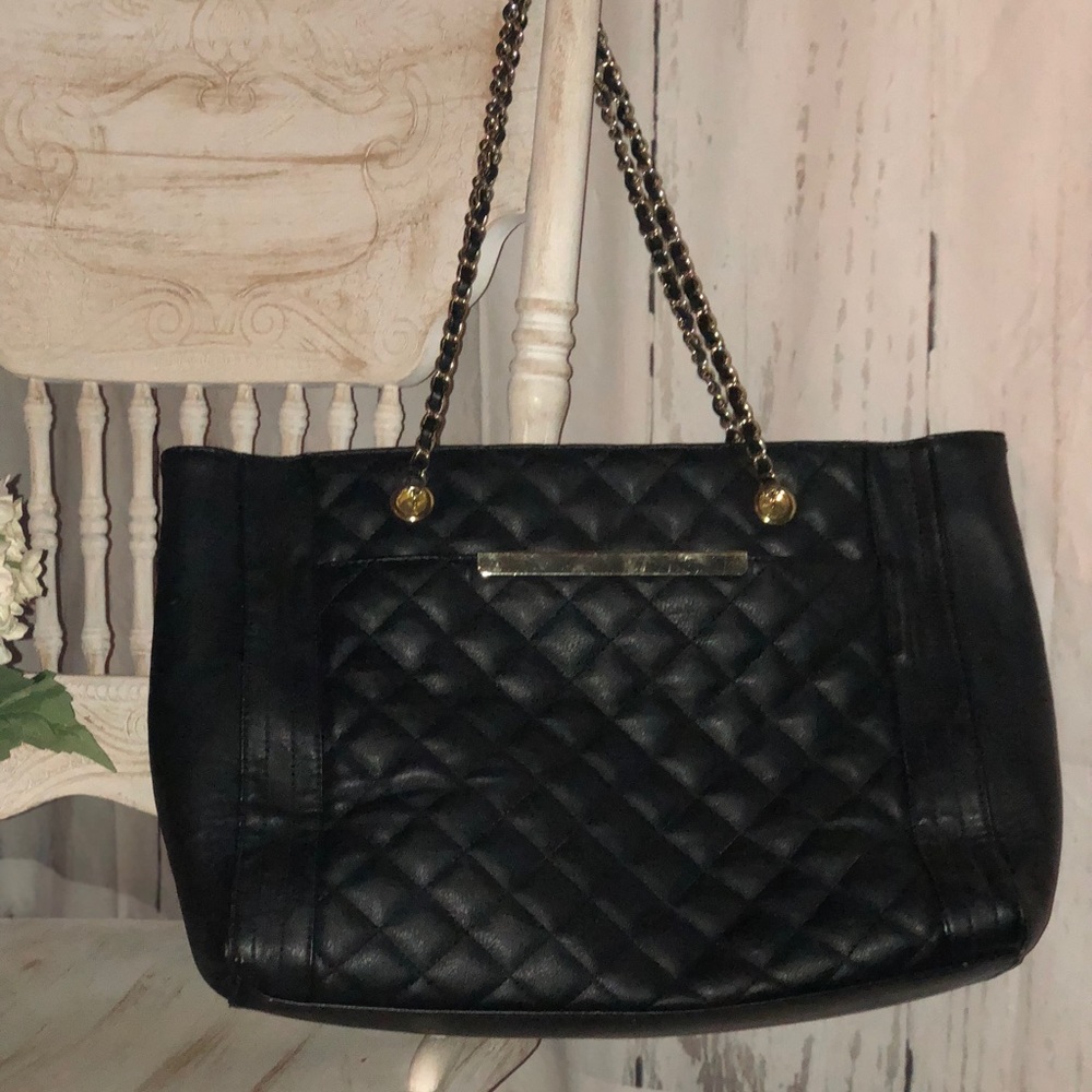 Beautiful quilted Mossimo handbag. LOVE this bag!